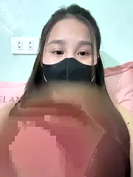 kamdan12 online show from December 4, 2025, 1:43 pm