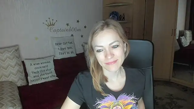 Snapshot of Tiffany_Bates chatting on October 22, 2025, 3:28 am Tiffany Bates online show from October 22, 2025, 3:28 am