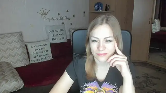 Snapshot of Tiffany_Bates chatting on November 19, 2025, 3:39 am Tiffany Bates online show from November 19, 2025, 3:39 am