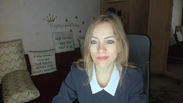 Snapshot of Tiffany_Bates chatting on October 12, 2025, 3:19 am Tiffany Bates online show from October 12, 2025, 3:19 am