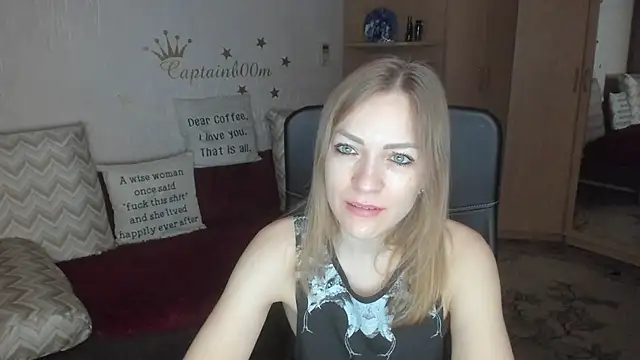 Snapshot of Tiffany_Bates chatting on November 18, 2025, 3:32 am Tiffany Bates online show from November 18, 2025, 3:32 am