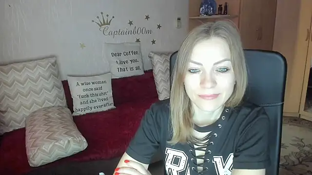 Snapshot of Tiffany_Bates chatting on October 8, 2025, 3:30 am Tiffany Bates online show from October 8, 2025, 3:30 am