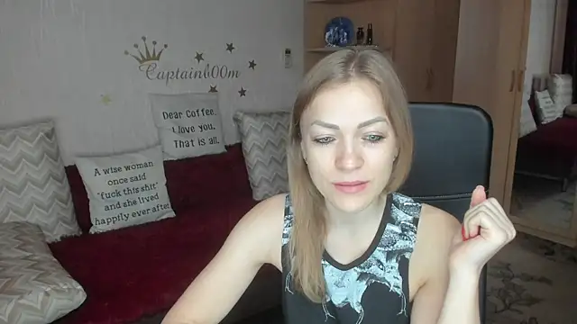 Snapshot of Tiffany_Bates chatting on October 2, 2025, 3:21 am Tiffany Bates online show from October 2, 2025, 3:21 am