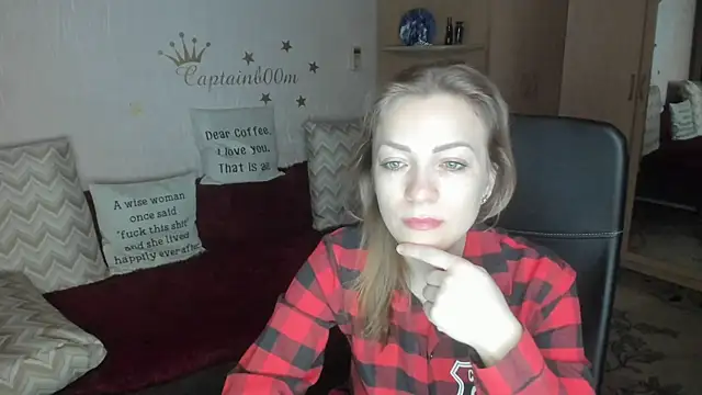 Snapshot of Tiffany_Bates chatting on December 1, 2025, 4:02 am Tiffany Bates online show from December 1, 2025, 4:02 am