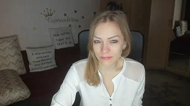 Snapshot of Tiffany_Bates chatting on October 24, 2025, 3:16 am Tiffany Bates online show from October 24, 2025, 3:16 am