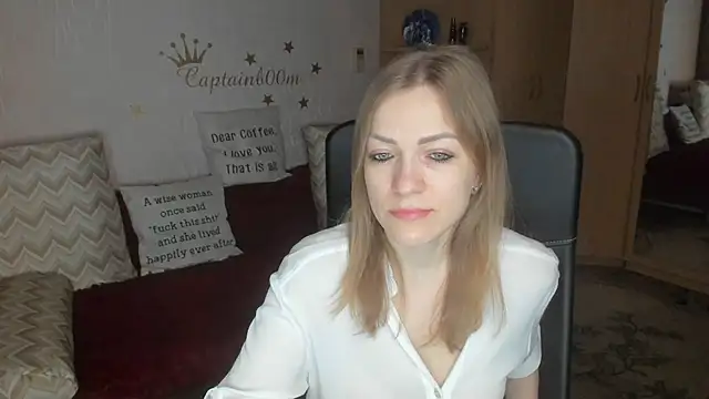 Snapshot of Tiffany_Bates chatting on December 15, 2025, 3:34 am Tiffany Bates online show from December 15, 2025, 3:34 am