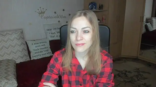 Snapshot of Tiffany_Bates chatting on December 17, 2025, 2:49 am Tiffany Bates online show from December 17, 2025, 2:49 am