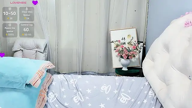 Huanhuan- online show from November 12, 2025, 1:32 am