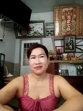 Snapshot of Tyty_xx chatting on October 2, 2025, 11:41 pm Tyty xx online show from October 2, 2025, 11:41 pm