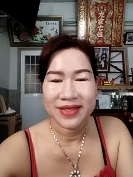 Snapshot of Tyty_xx chatting on October 11, 2025, 11:50 pm Tyty xx online show from October 11, 2025, 11:50 pm