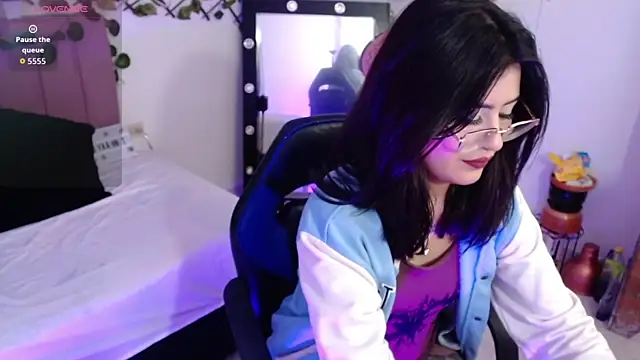 isa bunny18 online show from November 8, 2025, 7:50 pm