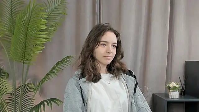 Snapshot of TarahCayne chatting on September 29, 2025, 9:38 am TarahCayne online show from September 29, 2025, 9:38 am
