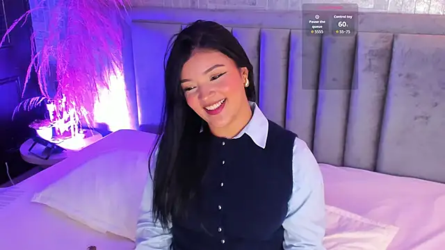 EmmaBlossom online show from October 8, 2025, 7:36 pm