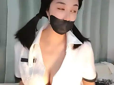 xinyin6666 online show from November 11, 2025, 6:41 am