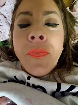 Queenbz1979 online show from December 21, 2025, 7:48 pm