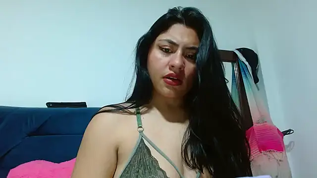 Maira Diaz online show from December 17, 2025, 4:12 pm