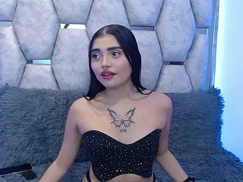 Snapshot of AnalyMilles chatting on October 28, 2025, 8:41 pm AnalyMilles online show from October 28, 2025, 8:41 pm