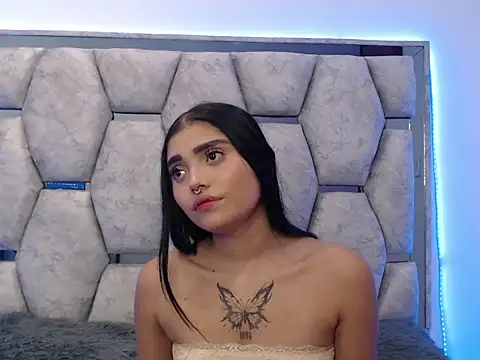 Snapshot of AnalyMilles chatting on October 23, 2025, 8:51 pm AnalyMilles online show from October 23, 2025, 8:51 pm