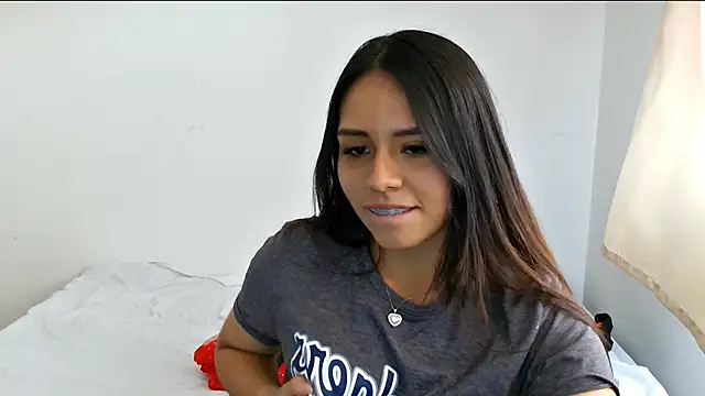 Snapshot of BellaBliss123 chatting on October 19, 2025, 6:54 pm BellaBliss123 online show from October 19, 2025, 6:54 pm