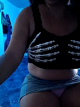 ANTHONYHOTT69 online show from April 17, 2026, 10:12 pm