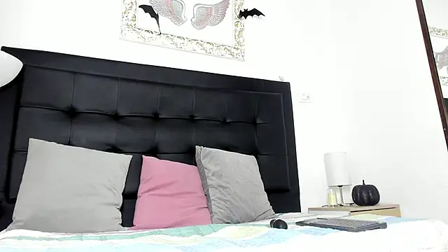 Snapshot of Nyra_18 chatting on October 25, 2025, 8:31 pm Nyra 18 online show from October 25, 2025, 8:31 pm