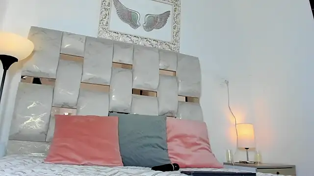 Snapshot of Nyra_18 chatting on November 20, 2025, 2:01 am Nyra 18 online show from November 20, 2025, 2:01 am