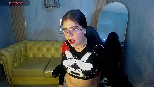 Snapshot of draviana_a_ chatting on November 13, 2025, 2:59 am draviana a online show from November 13, 2025, 2:59 am