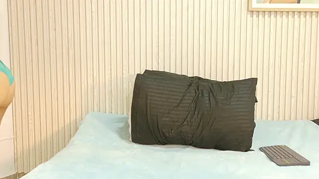 Snapshot of Abrilmirren chatting on October 15, 2025, 11:18 am Abrilmirren online show from October 15, 2025, 11:18 am