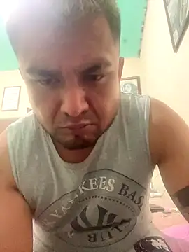 Sk3m veryhot online show from December 4, 2025, 7:29 am