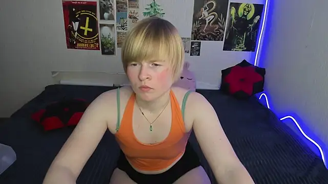 Snapshot of Cattie_w_ chatting on February 16, 2026, 1:15 am Cattie w online show from February 16, 2026, 1:15 am