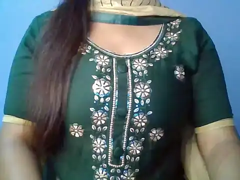 Snapshot of LOVELY_SUKOON chatting on October 13, 2025, 4:25 am LOVELY SUKOON online show from October 13, 2025, 4:25 am
