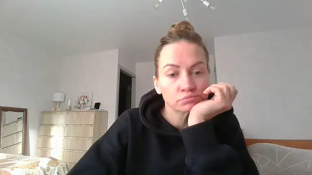 Thavione online show from February 9, 2026, 9:51 am