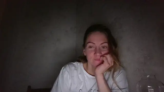 Thavione online show from February 8, 2026, 9:45 pm