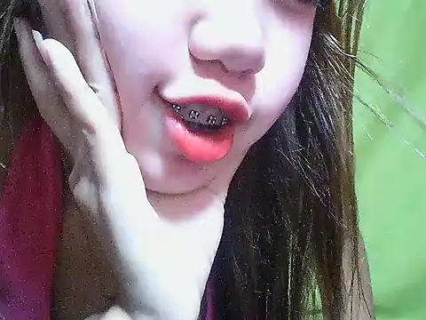 Snapshot of SweetPussie18x chatting on September 27, 2025, 12:11 pm SweetPussie18x online show from September 27, 2025, 12:11 pm