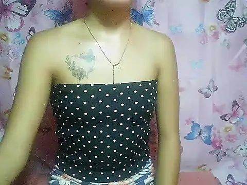 Snapshot of SweetPussie18x chatting on November 4, 2025, 11:52 pm SweetPussie18x online show from November 4, 2025, 11:52 pm