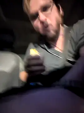 Snapshot of bear8t chatting on October 7, 2025, 7:31 am bear8t online show from October 7, 2025, 7:31 am