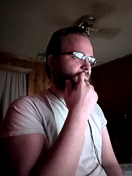 Snapshot of bear8t chatting on March 4, 2026, 11:23 pm bear8t online show from March 4, 2026, 11:23 pm