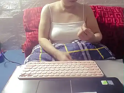 Snapshot of hyhy_99 chatting on November 7, 2025, 1:43 am hyhy 99 online show from November 7, 2025, 1:43 am