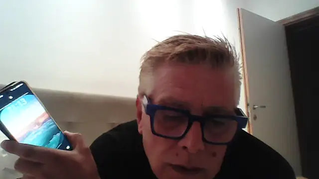 Snapshot of Andyrsdick chatting on October 17, 2025, 7:15 pm Andyrsdick online show from October 17, 2025, 7:15 pm