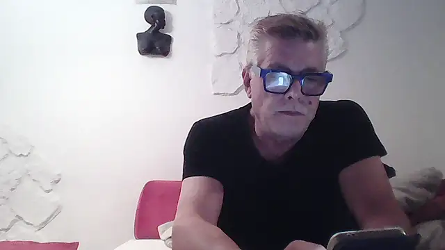 Snapshot of Andyrsdick chatting on October 7, 2025, 10:00 pm Andyrsdick online show from October 7, 2025, 10:00 pm