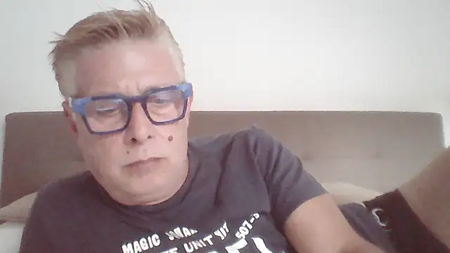 Snapshot of Andyrsdick chatting on October 18, 2025, 3:36 pm Andyrsdick online show from October 18, 2025, 3:36 pm
