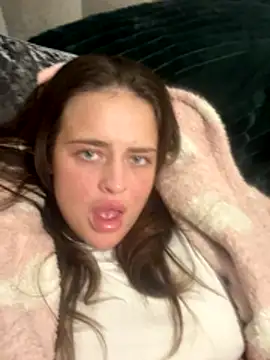 Roxy 30 online show from November 14, 2025, 5:27 pm