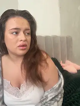 Roxy 30 online show from November 24, 2025, 12:16 pm