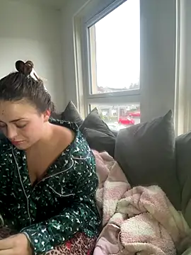 Roxy 30 online show from November 27, 2025, 9:43 am