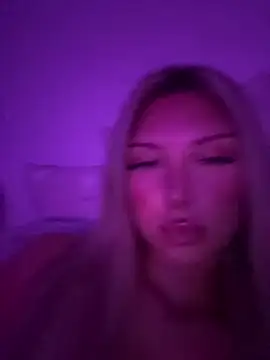 blondeeee online show from March 26, 2026, 6:17 pm