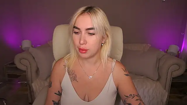 Snapshot of MariellaVi chatting on September 25, 2025, 12:33 pm MariellaVi online show from September 25, 2025, 12:33 pm
