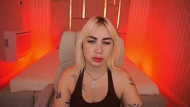 Snapshot of MariellaVi chatting on October 6, 2025, 12:28 pm MariellaVi online show from October 6, 2025, 12:28 pm
