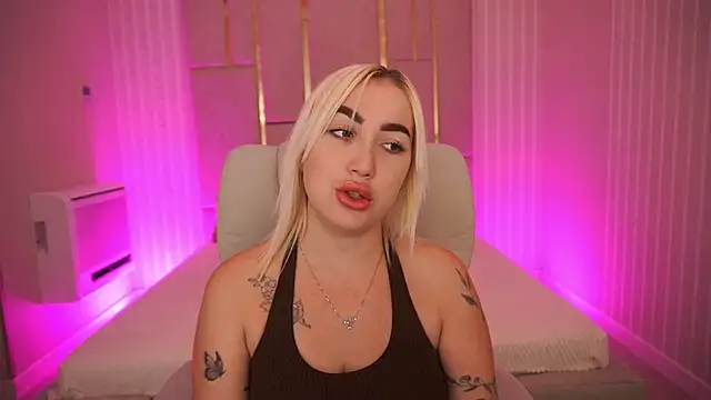 Snapshot of MariellaVi chatting on September 26, 2025, 12:34 pm MariellaVi online show from September 26, 2025, 12:34 pm