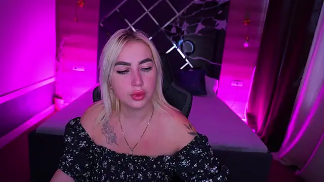 Snapshot of MariellaVi chatting on October 2, 2025, 12:41 pm MariellaVi online show from October 2, 2025, 12:41 pm