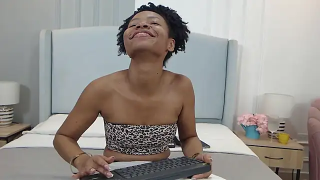 Snapshot of ChantalGarner chatting on October 3, 2025, 12:39 pm ChantalGarner online show from October 3, 2025, 12:39 pm